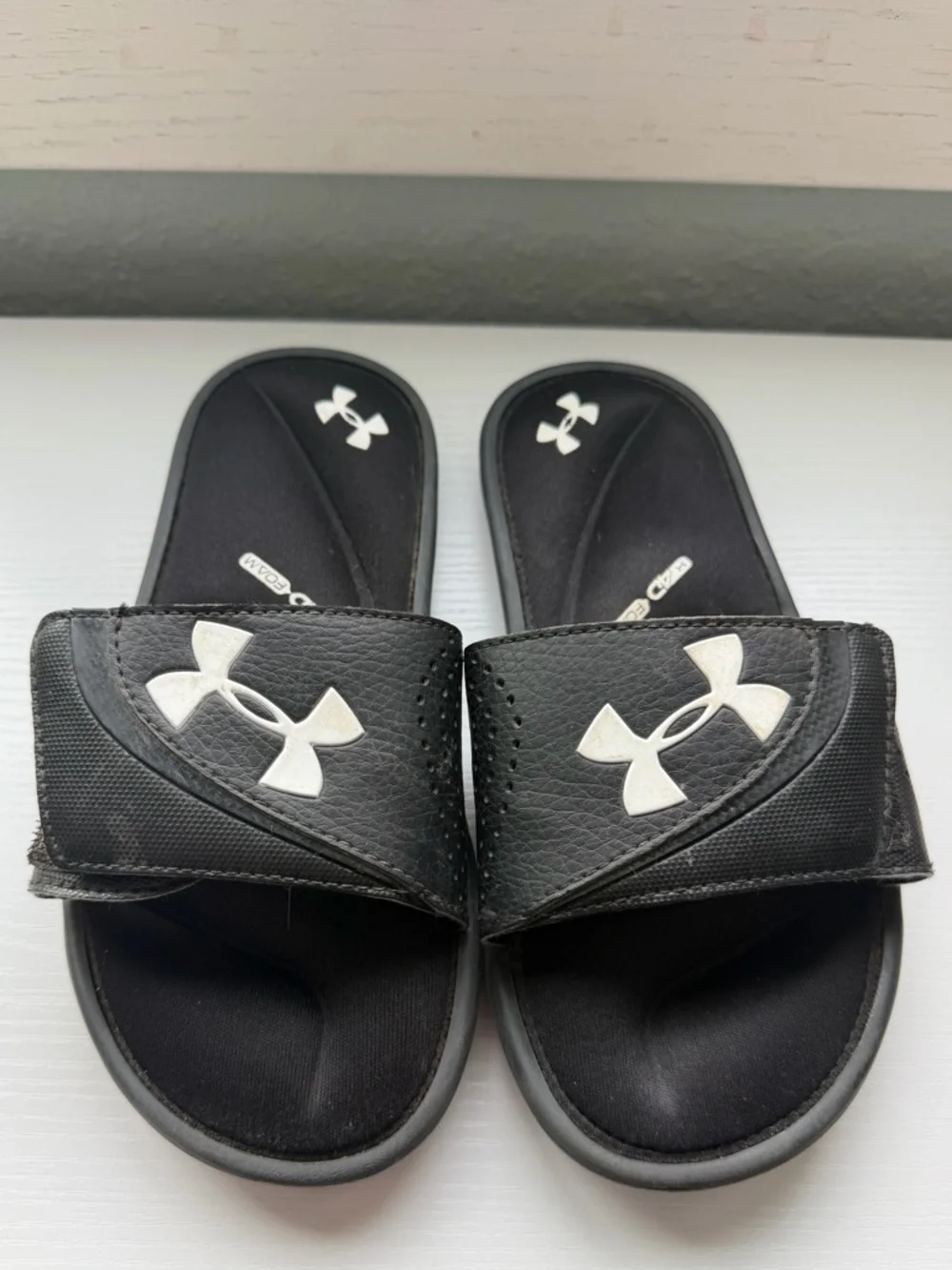 Under Armour Unite VI Adjustable Slide Sandals Black White Youth 3Y